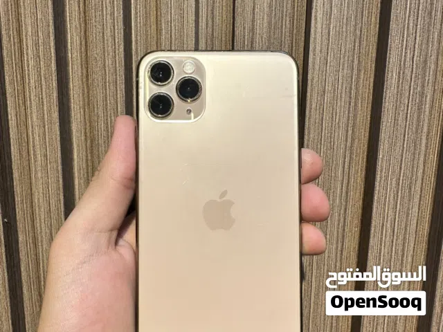 iPhone 11 Pro Max 256g بحالة ممتازة كفالة استرداد نقدي نظيف جداً مع هديه كفر و لزقه و شاحن