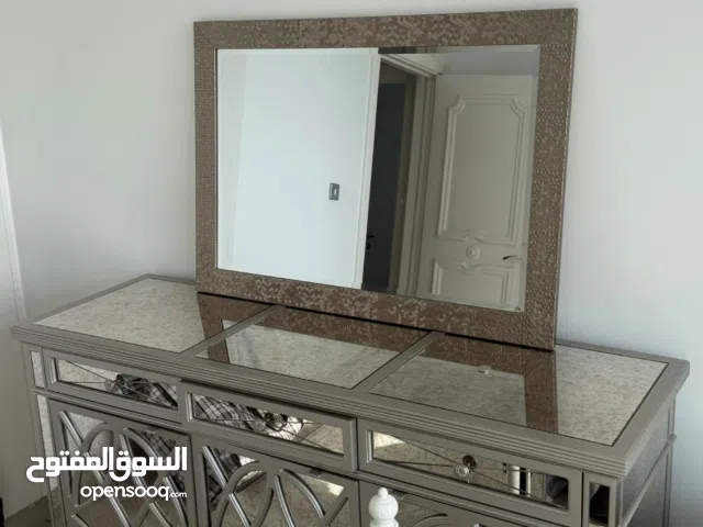 كومودينو مع مراية – تصميم راقي (Mirror Sideboard with Mirror