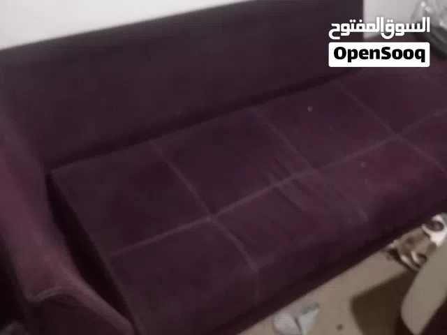 طقم كنب عليه غبره