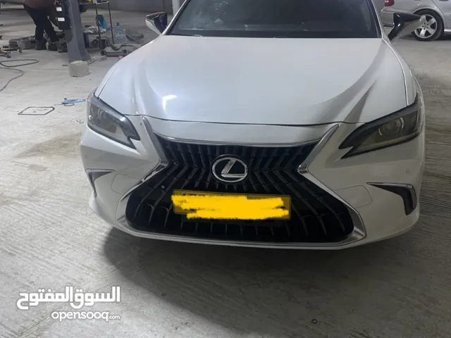 لكزس ES 2020 بنفر أمامي كت كامل بدون الشبك مع فتحات السناسر لؤلوي Front bumper lexus es 2020 white