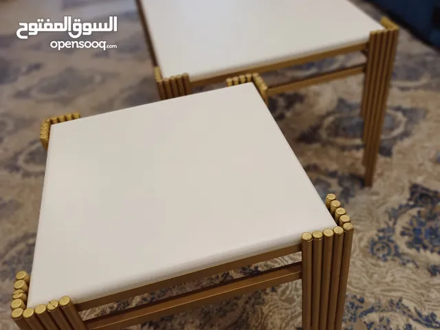 طاولات خشب ابيض مضغوط مع أرجل معدن لون ذهبي مدهون بسعر ممتاز جدا جدا جدا
