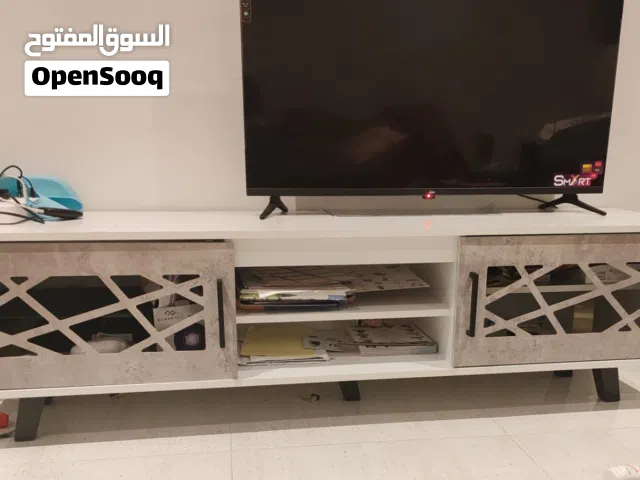 40 inch smart TV Ikon + TV Table