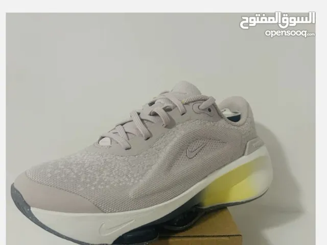 Nike Versair Platinum - DZ3547-003 pointure 40