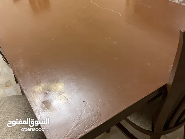 طاولة للبيع