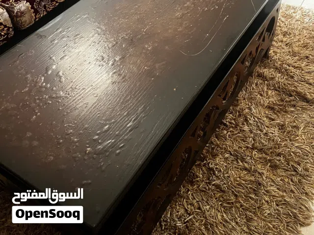 طاوله وسط وسجاده مستطيله بحاله جيده للبيع