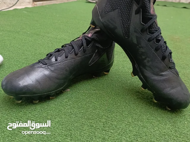 أحذية كرة القدم اصلية نمرة 48 للبيع