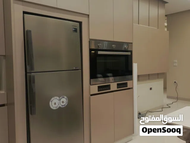 مطبخ مستعمل شهرين فقط لامنيت الماني مع واجهة تلفزيون