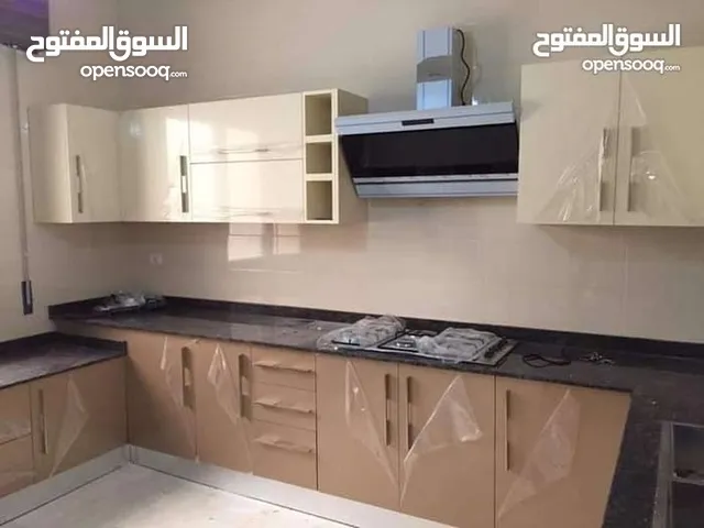 فني تركيب وفك وصيانة جميع انواع المطابخ والديكورات 67888