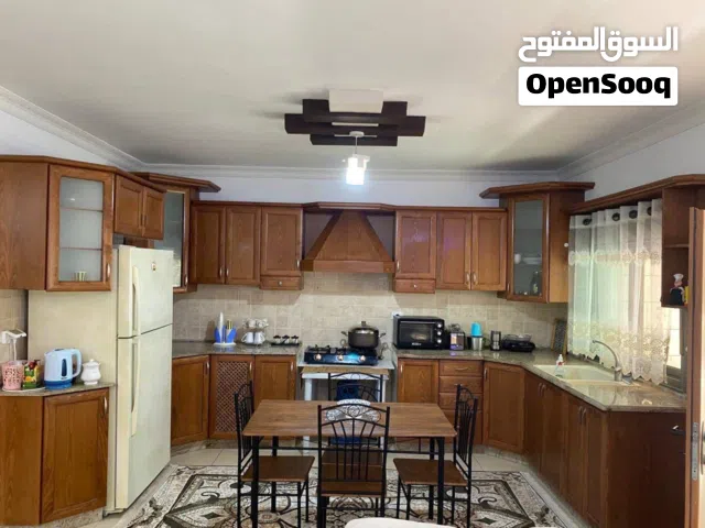 160 m2 3 Bedrooms Apartments for Rent in Ramallah and Al-Bireh Baten AlHawa