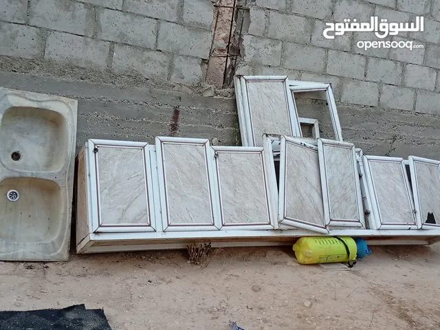 مطبخ الومنيوم بحاجة لتصليح مع مجلى