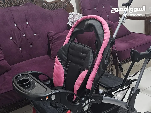 عربة أطفال مزدوجة مع هدية مفاجأة " بحالة ممتازة وارد اميركا مناسبة لطفلين (طفل رضيع في المقدمة +طفل