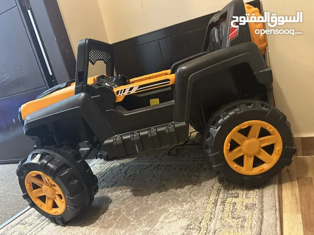 سياره موديل جب ، لون اسود و اورنج ، تسع ل طفل واحد ممتازه