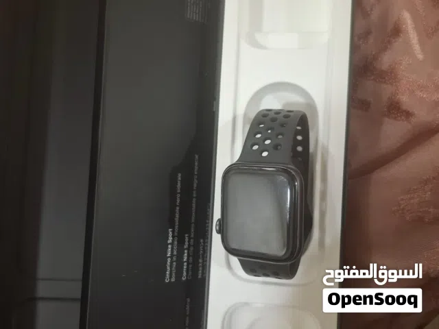 Apple SmartWatch مستعمل بحالة ممتازة مع ميزات حديثة