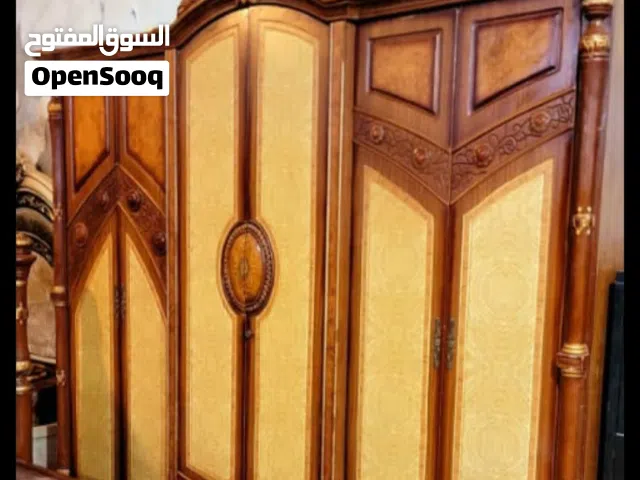 غرفه نوم ملكي مع خانات للشنط
