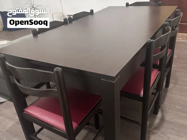 طاولة طعام إيطالية مع ستة كراسي