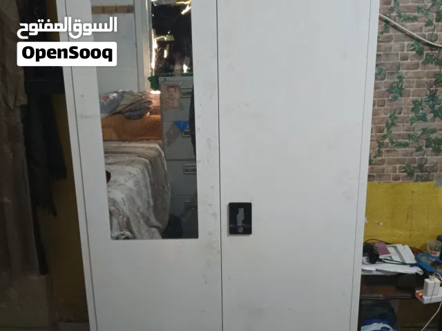 خزانة ملابس حديد