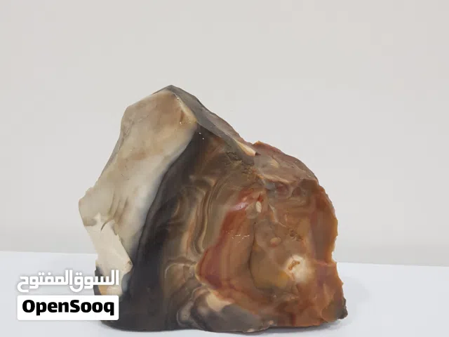 صخرة طبيعية مع فص