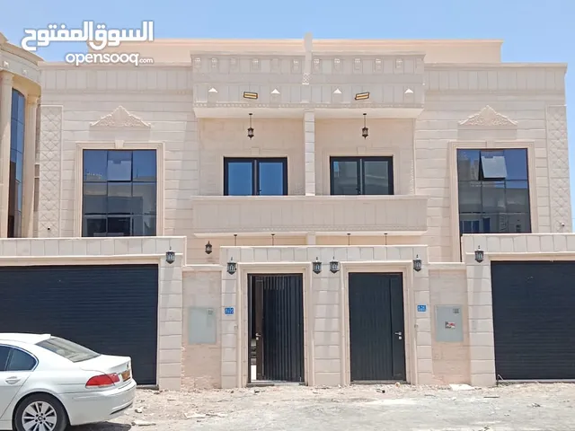 409 m2 More than 6 bedrooms Villa for Rent in Muscat Al Mawaleh