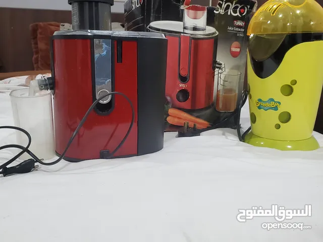 عصارة جزر. مستعملة. مع الة صنع البوشار ب 10 دينار