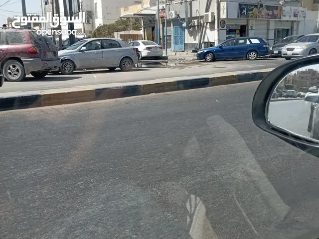 مبنى تجاري على رئيسي عين زاره للبيع بسعر مخفض جدا.. اقرأ الإعلان اكويس