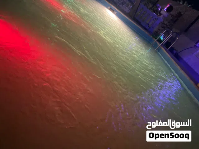 مزرعه للبيع حديثه عمر البناء 4 سنوات مجهزة بأحدث الاثاث والاجهزة جاهزة للبيع