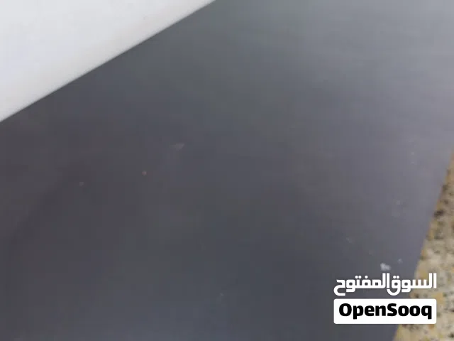 ميز لون اسود ومميز وقوه جميل سعر مناسب