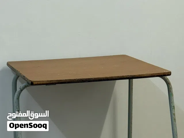 طاولة خشبية مستعملة  Used wooden table  उपयोग की हुई लकड़ी की मेज़