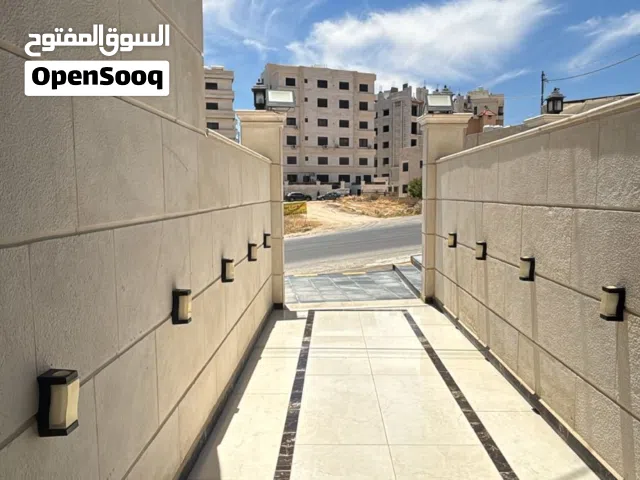 215 m2 4 Bedrooms Apartments for Sale in Amman Marj El Hamam