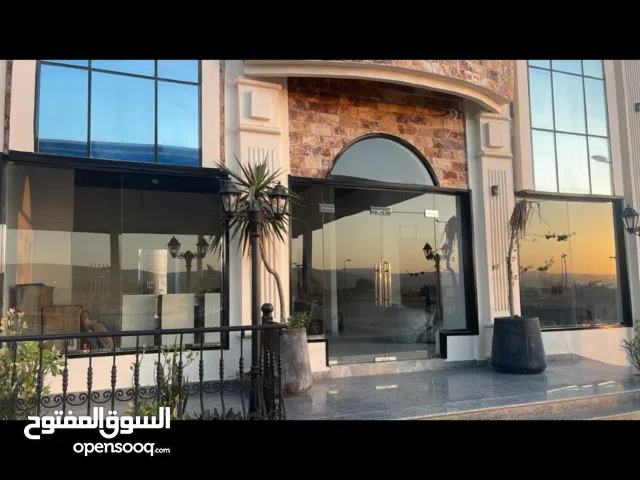 محل للايجار في السعادة الشمالية محل يمكن استخدامه بنك او عيادة  shop in Saada used as clinic or bank