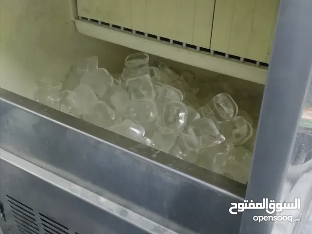 ماكينه صناعه مكعبات الثلح مستعمله تعمل بحاله جيده ومتوفر صيانه صناعه ايطاليه