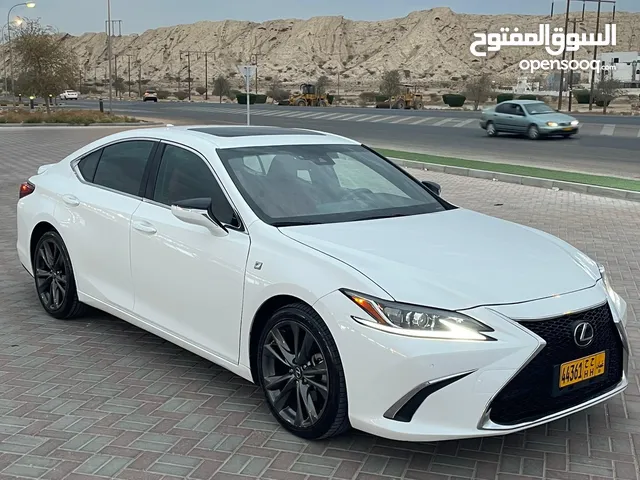 لكزس وارد بحادث بسيط بحاله ممتازه لكزس F اسبورت ES350