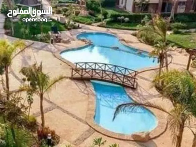 استلام فوري امام البحيرة مباشرة شقة مساحتها 340 م دور ارضي 200 م و حديقة كبيرة 140 متر بالشيخ زايد