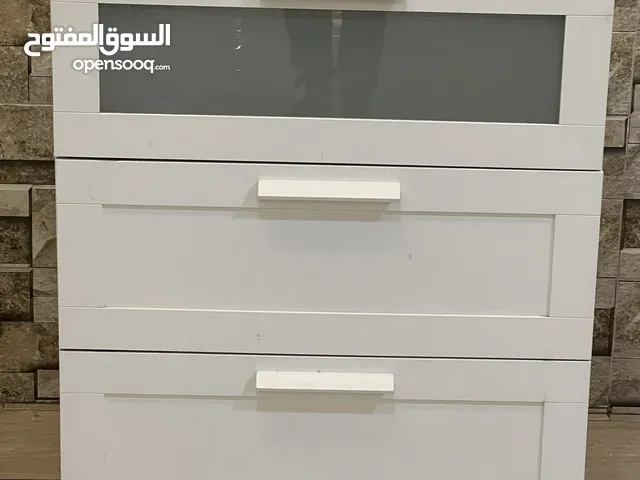 طاولة بحالة ممتازة