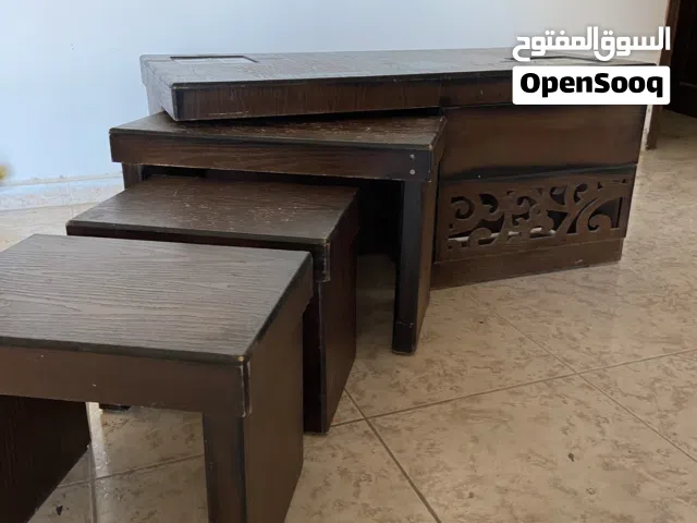 طاولة وسط مع 3 طاولات سيرفس + بوفيه للبيع
