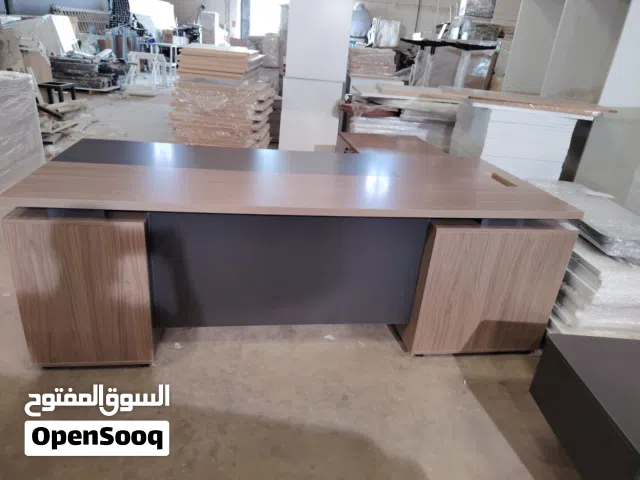 مكتب إداري بتصميم حرف L عصري يجمع بين الفخامة والوظيفة ويُصنع حسب الطلب بالألوان والمقاسات المطلوبة