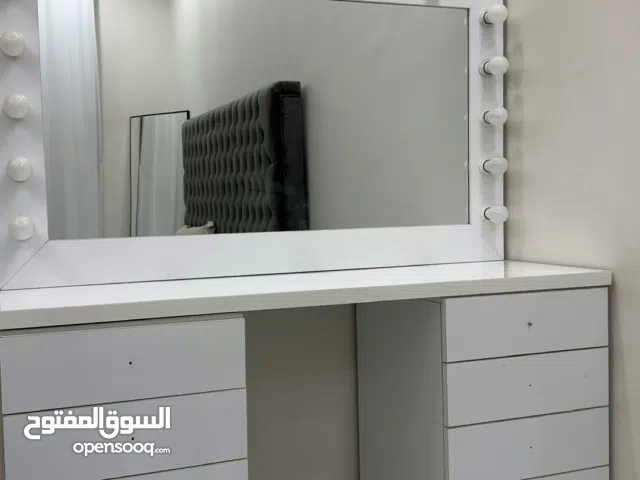 ميز تواليت للبيع