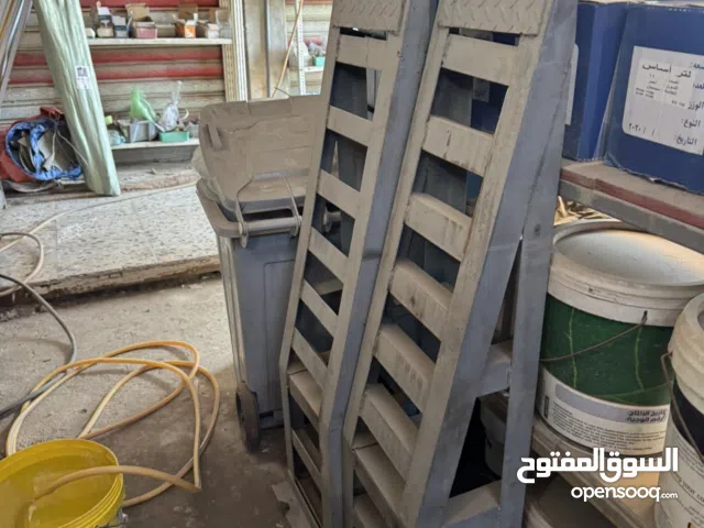 رمبات حديد لصيانة سيارة في حالة جيدة جداً