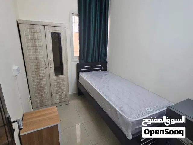 متاح بارتشن كبير بشباك- بدون عموله
