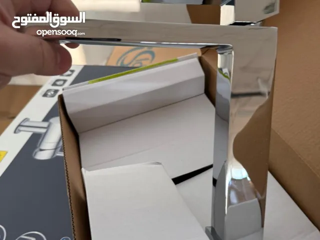 15 كنتينة عبارة عن 300 الف قطعه وما فوق للبيع بنصف الثمن جاهزة للشحن من المانيا