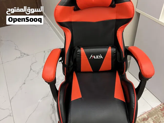 كرسي قيمينغ بحالة الجديد نظيف جدا مريح تم استخدامه اقل من 6 اشهر تقريبا قابل للتفاوض