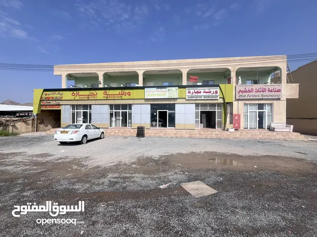 ارض صناعية حي السعد مع 5 محلات وحوطة للبيع