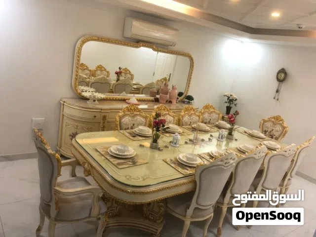 طاولة سفرة + بوفية ملكية فاخرة جدا خشب مصري اصلي شبه جديده بدون اي خدوش