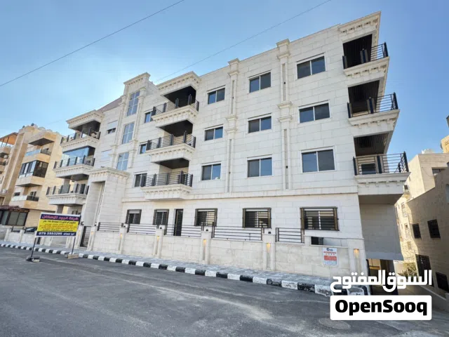 شقة طابق ارضي مع ترس في تلاع العلي جديدة بسعر مغري من المالك مباشرة الجود للإسكان بمساحة 180م ترس 80