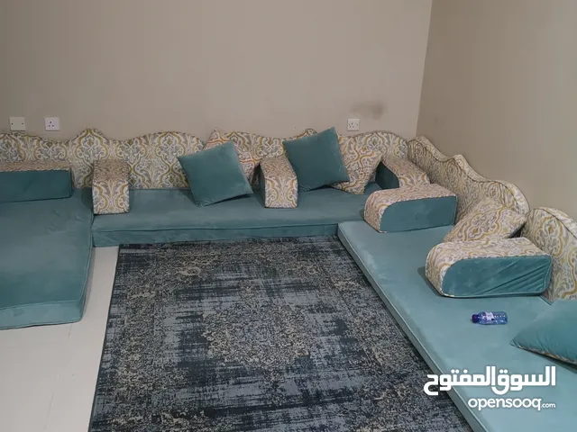 اثاث (طاولة وجلسة وكنب) مستعمل للبيع