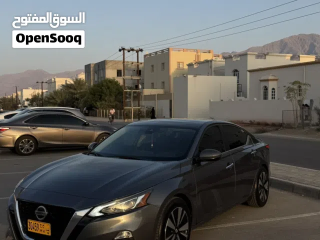 نيسان التيما SV 2021 رمادي مستعملة حالتها جيدة مع ميزات تقنية وفحوصات أمريكية