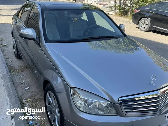Mercedes C200 بانوراما موديل 2009 عرفتها بدون اي عيوب السيارة مالك واحد فقط وارد شركة غرغور