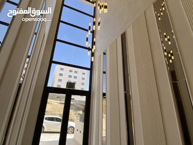 بسعر مميز شقة ارضية 215 م وتراس 50 م على طريق المطار حي الصحابه بسعر مغري جدا