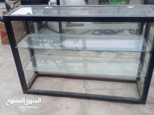 بترينات عدد 2 المنيوم وزجاج بحاله جيده للبيع حررررق