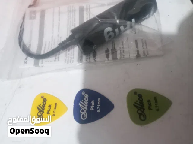جهاز ال irig بديل سماعة الجيتار (amplifier) جديد + هديه 3 ريشات الالوان من اختيارك
