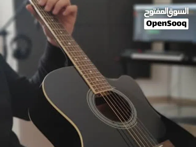 جيتار كلاسيكي حديث السعر تخفيض الى 30الف يمني قديم عررررطه